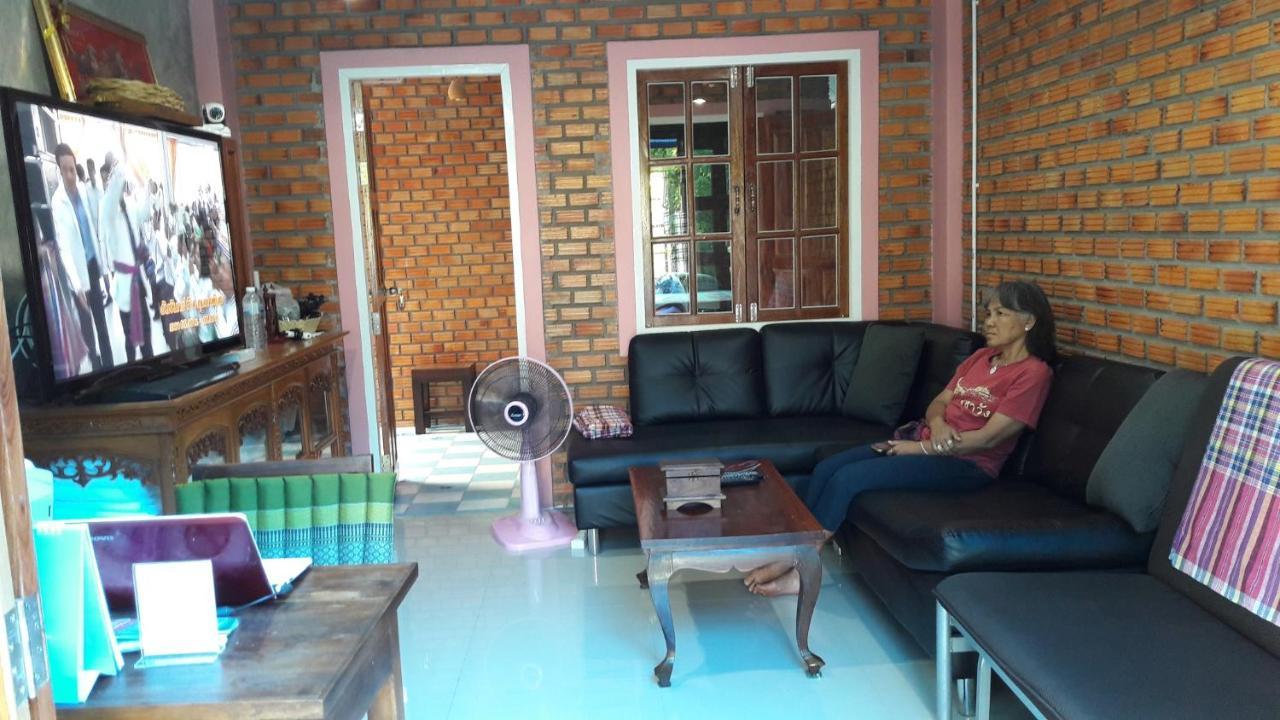 A Pousada Sun Smile Ubon Ratchathani Exterior foto